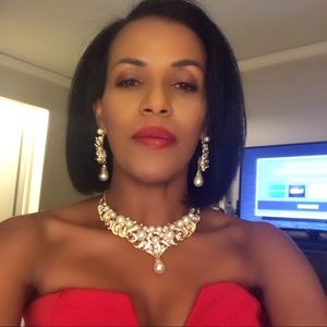 Meet your Posher, Yeshi